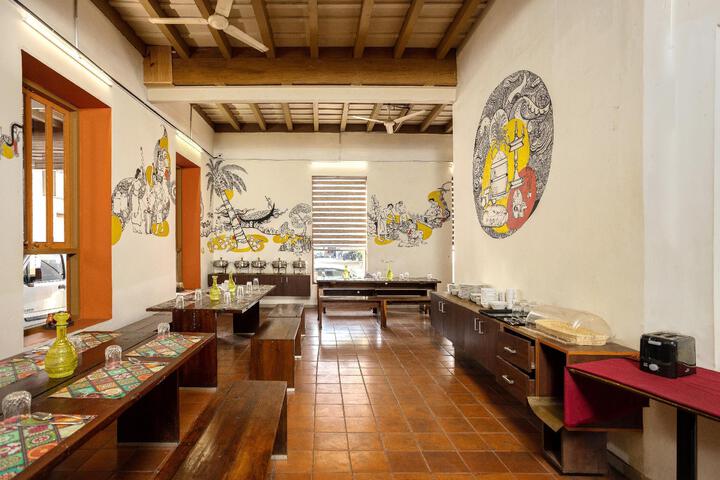 Dining 2 of 6