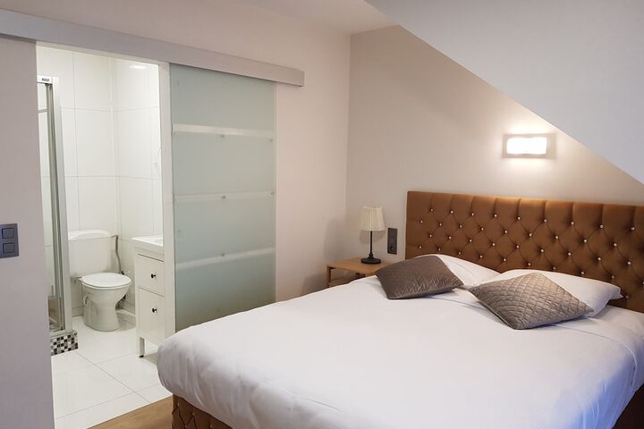 Room 32 of 70