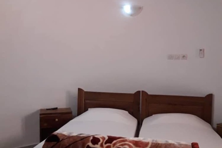 Room 3 of 90