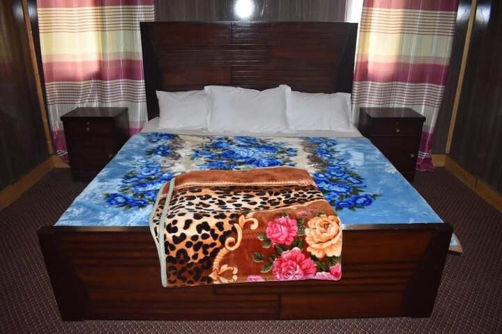 Room 12 of 25