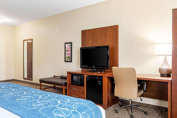 1 King Bed (5 of 11)