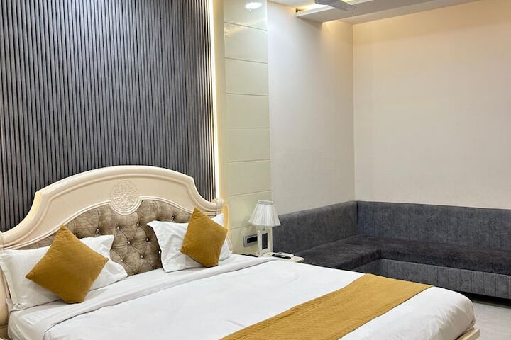 Room 15 of 26