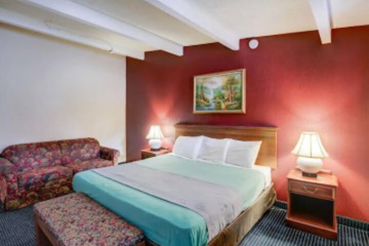  Red Carpet Inn 10