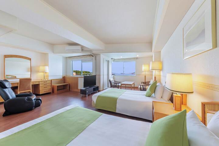 Room 6 of 90