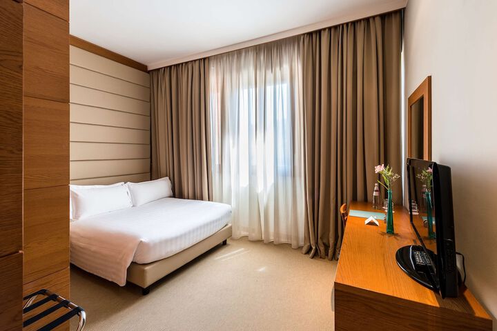 Room 15 of 74