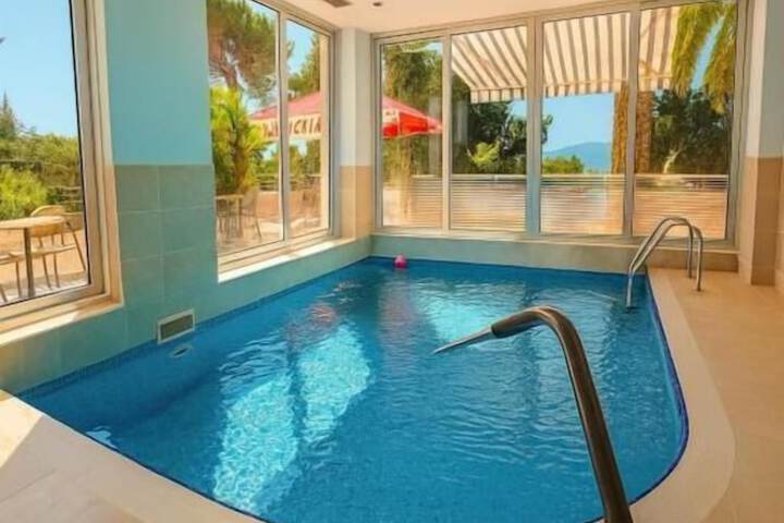 Pool 17 of 22