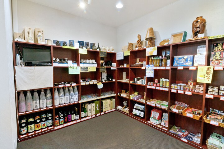 Gift Shop 19 of 34