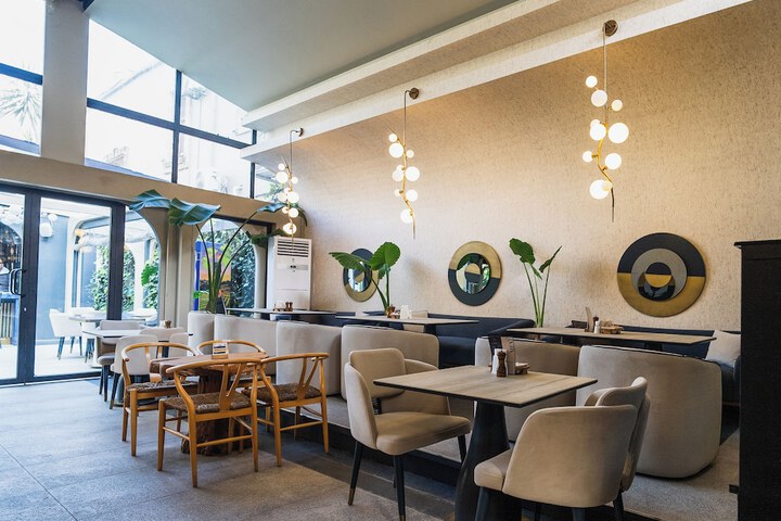 Dining 60 of 78