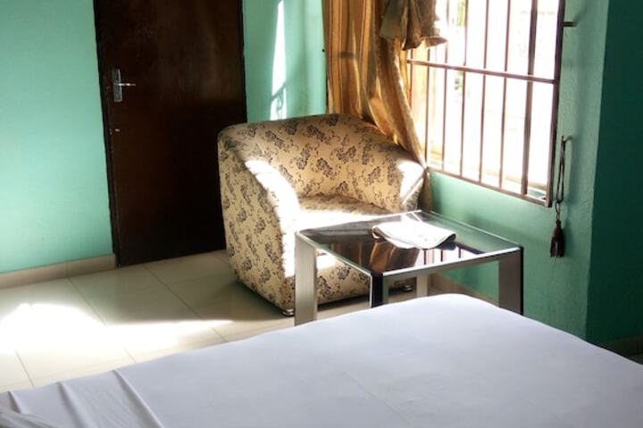 Room 6 of 16