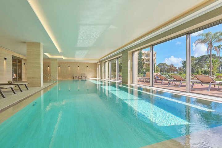 Hotel with Pool