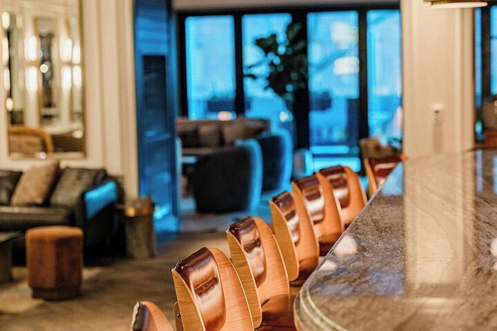 Lounge 62 of 77