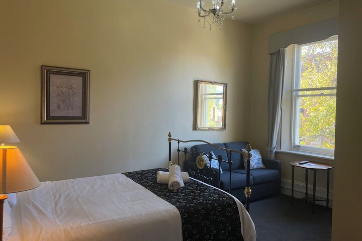 Room 6 of 33