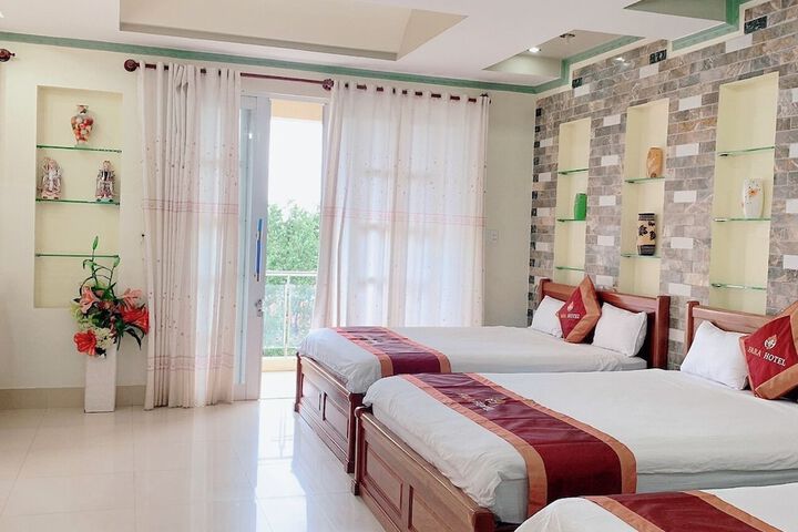 Room 4 of 13