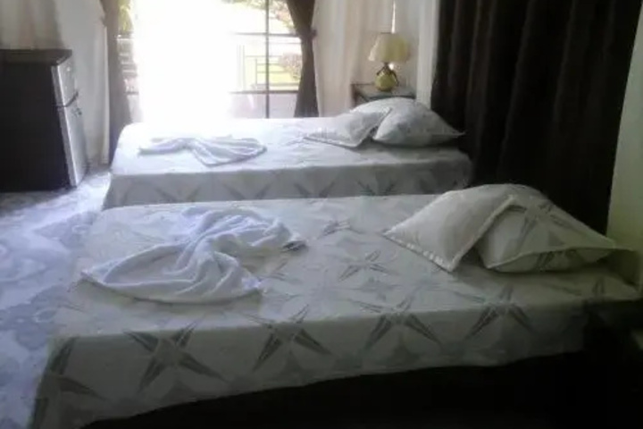 Room 4 of 10