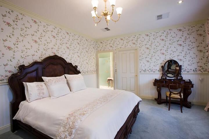 Room 4 of 22