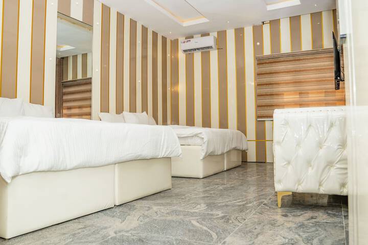 Room 4 of 28