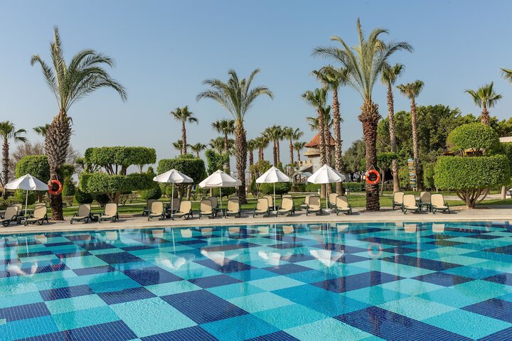 Pool 108 of 280