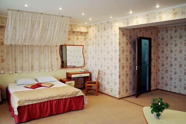 Room 2 of 6