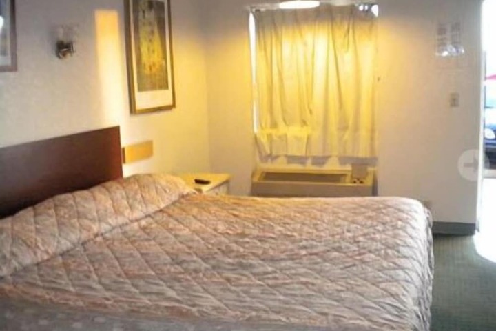 Room 3 of 7