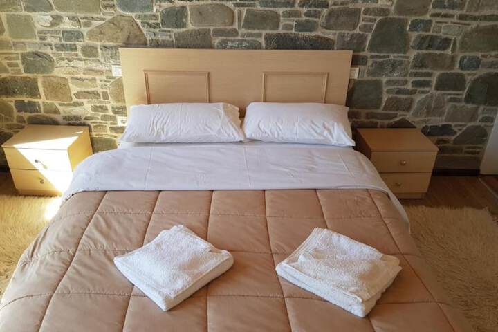 Room 3 of 48