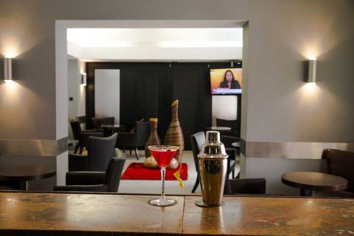 Lounge 53 of 79