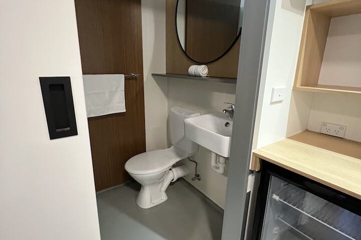 Room 6 of 16