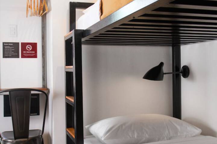 Room 5 of 40
