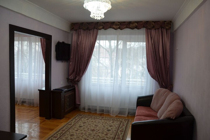 Room 6 of 63