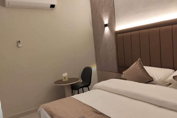 Room 18 of 100