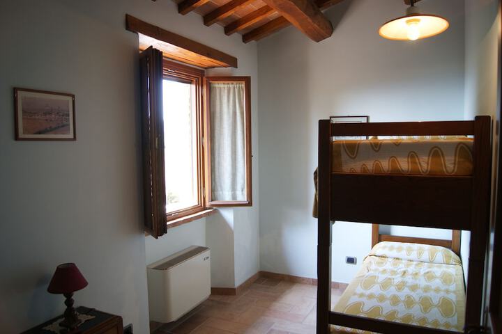 Room 6 of 75