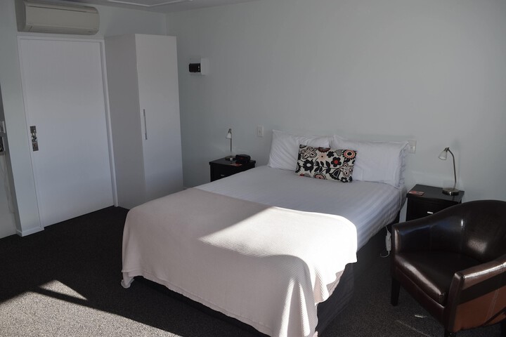 Room 8 of 37