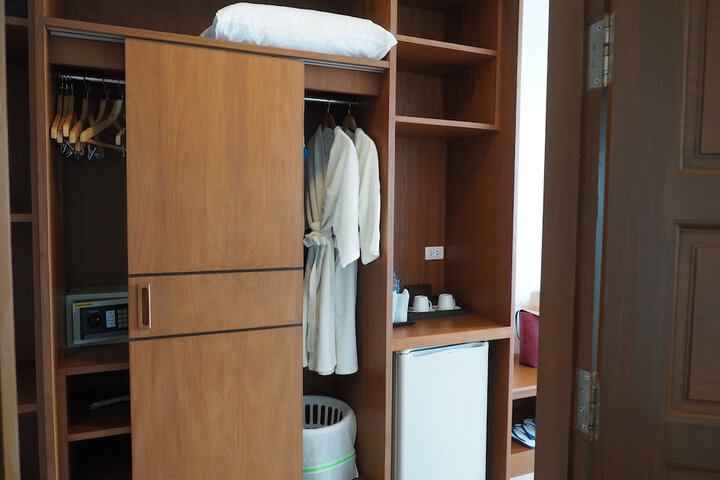 Room 15 of 37