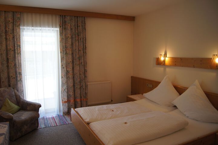 Room 25 of 82