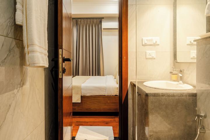 Room 25 of 42