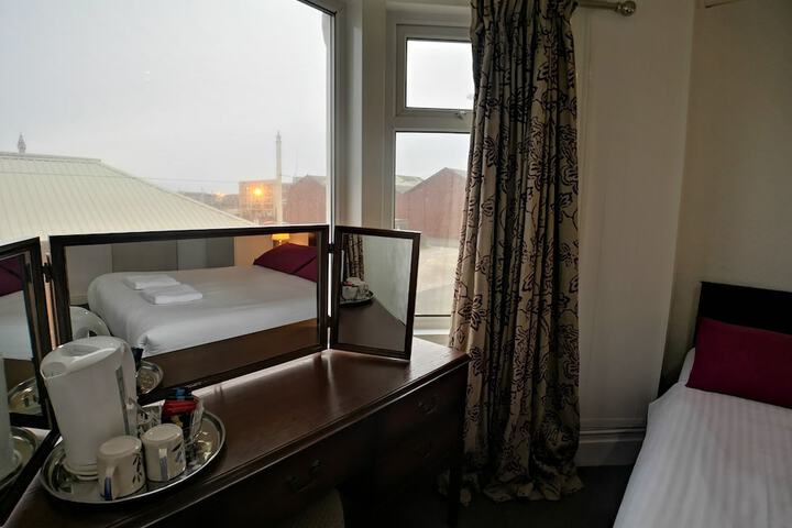 Room 26 of 102