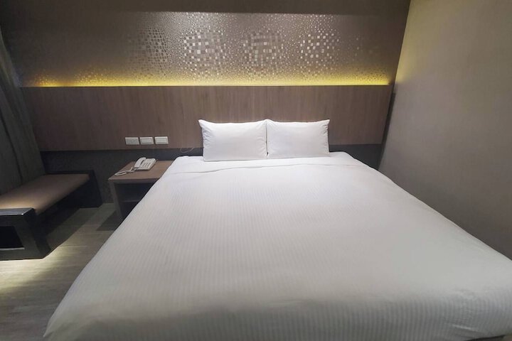 Room 52 of 95