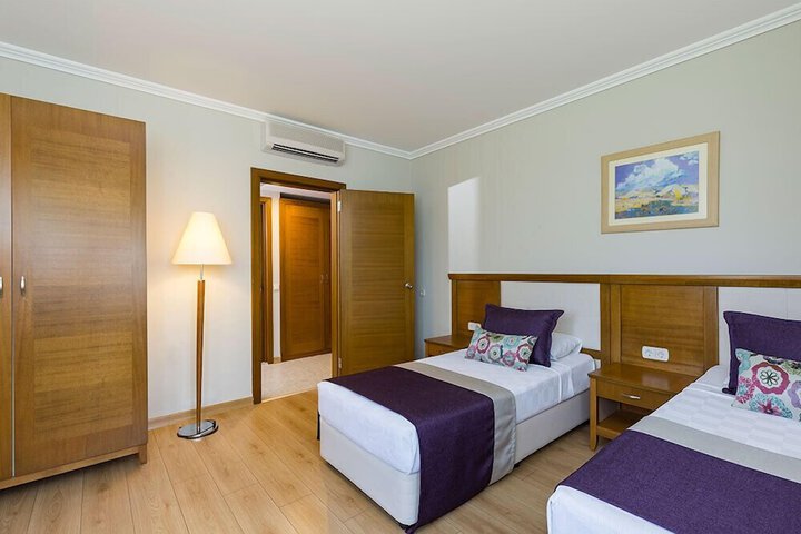 Room 13 of 74