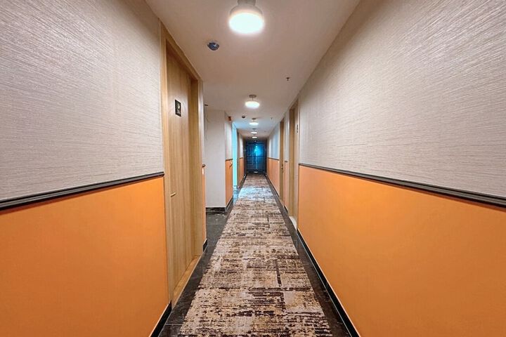 Room 47 of 76
