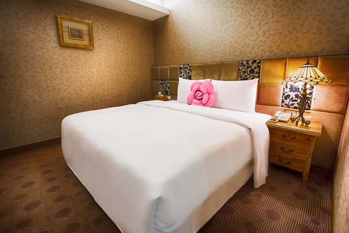 Room 16 of 38