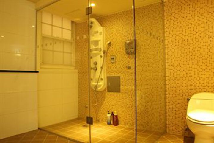 Room 2 of 20