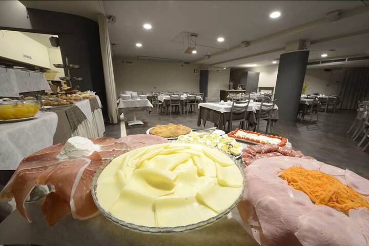 Dining 54 of 66