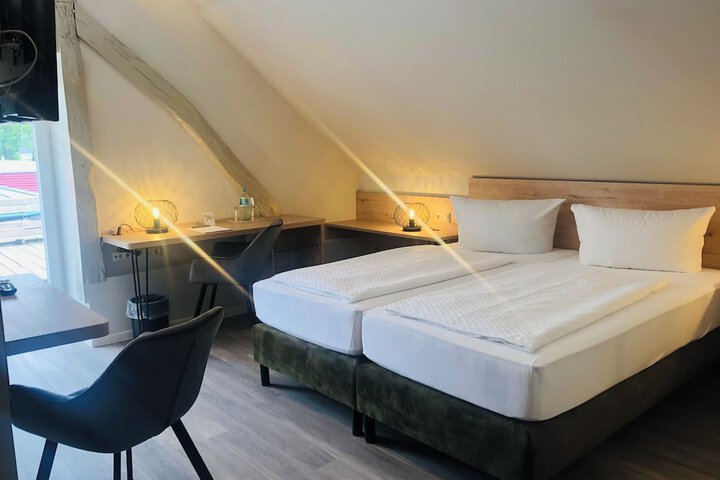 Room 6 of 27