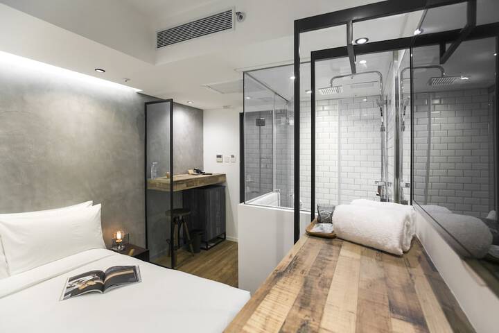 Room 15 of 42