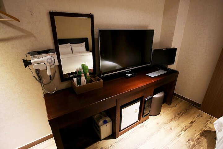 Room 4 of 21