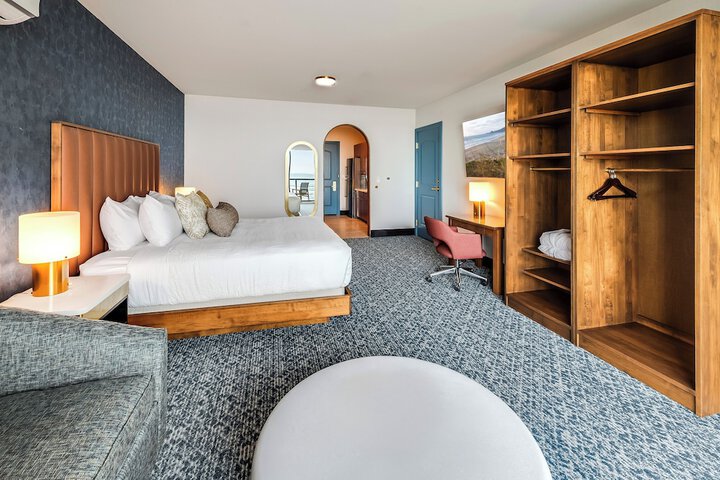 Room 48 of 220