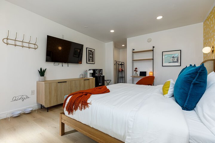 Room 18 of 105