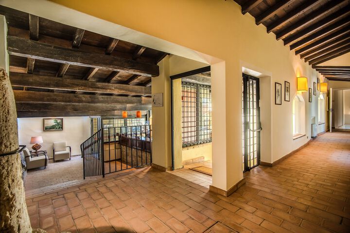 Entrance & Lobby