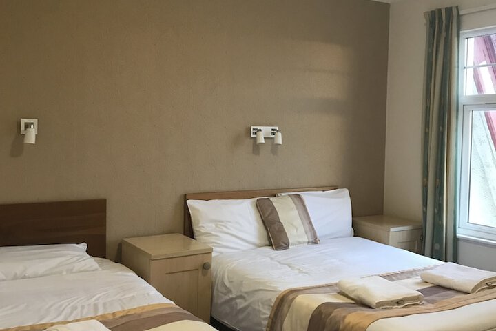 Room 3 of 87