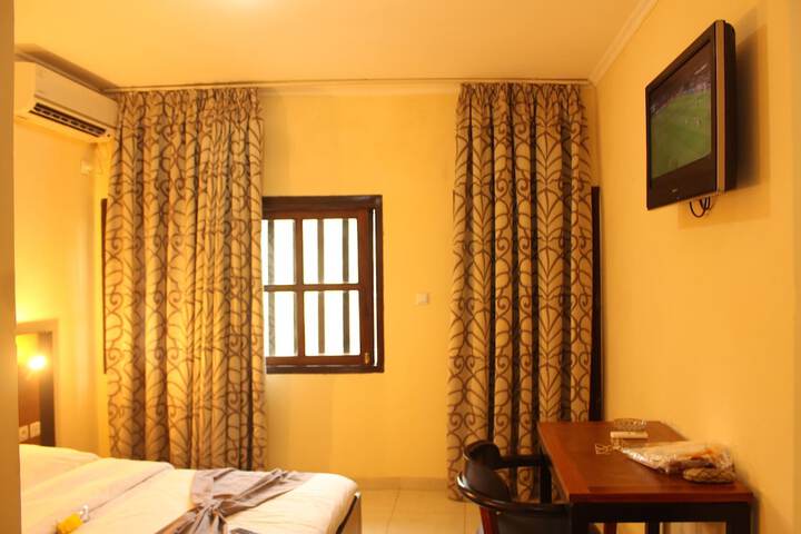 Room 12 of 37