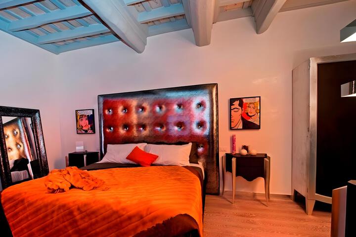 Room 16 of 53